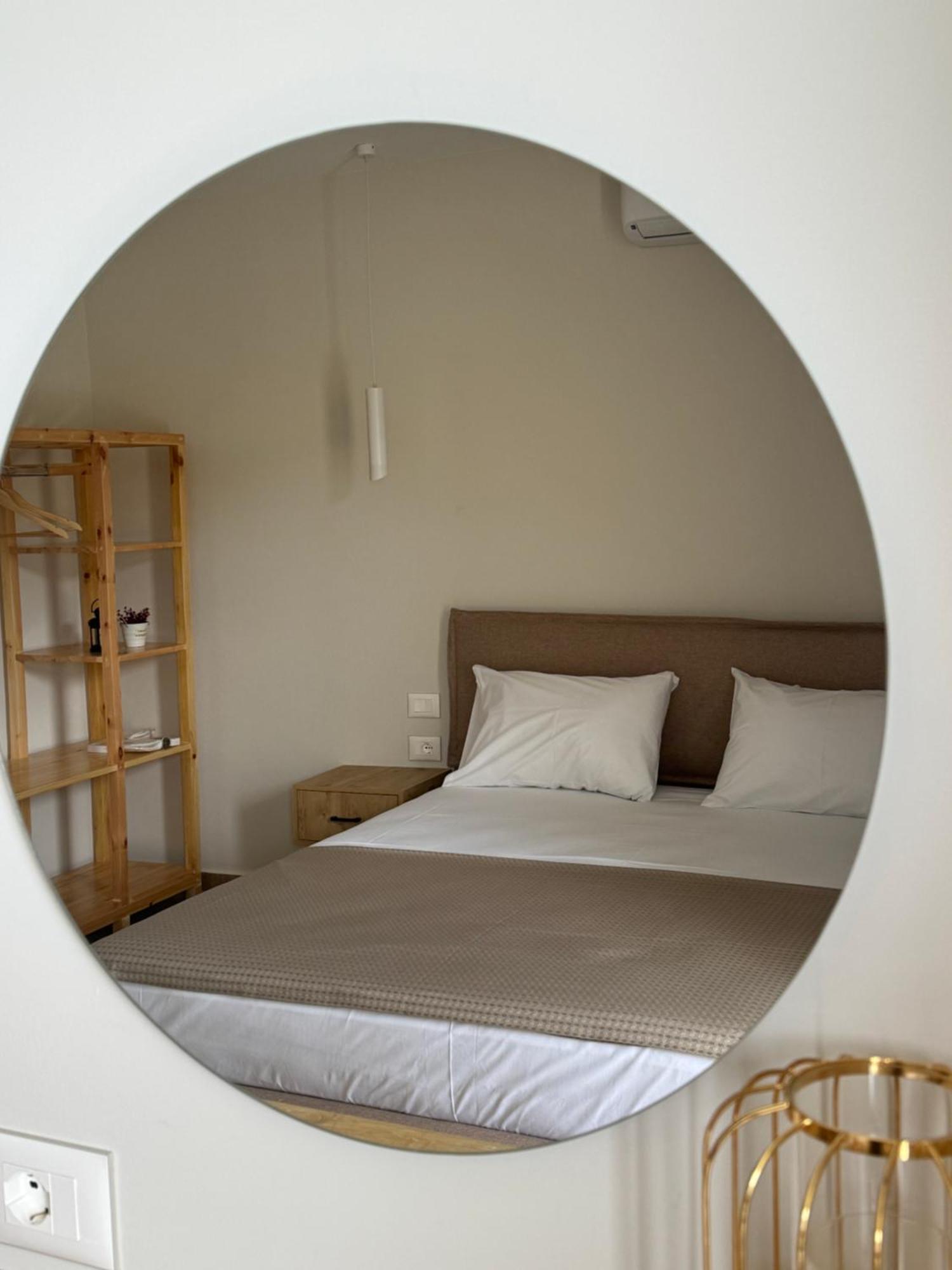 Ion Rooms Himare Buitenkant foto