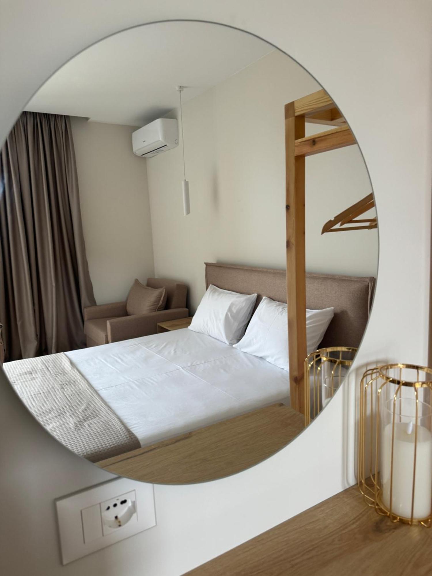 Ion Rooms Himare Buitenkant foto
