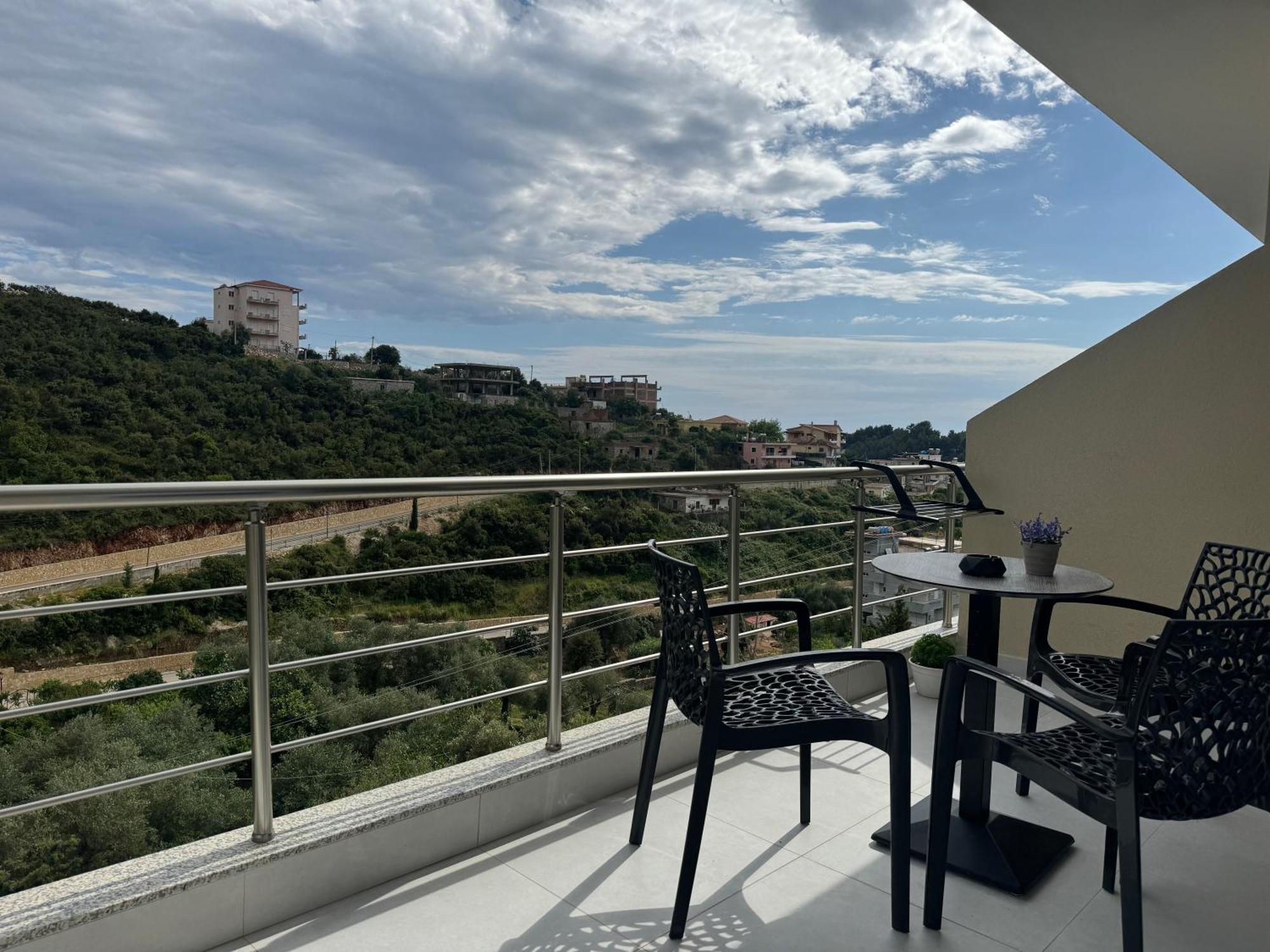 Ion Rooms Himare Buitenkant foto