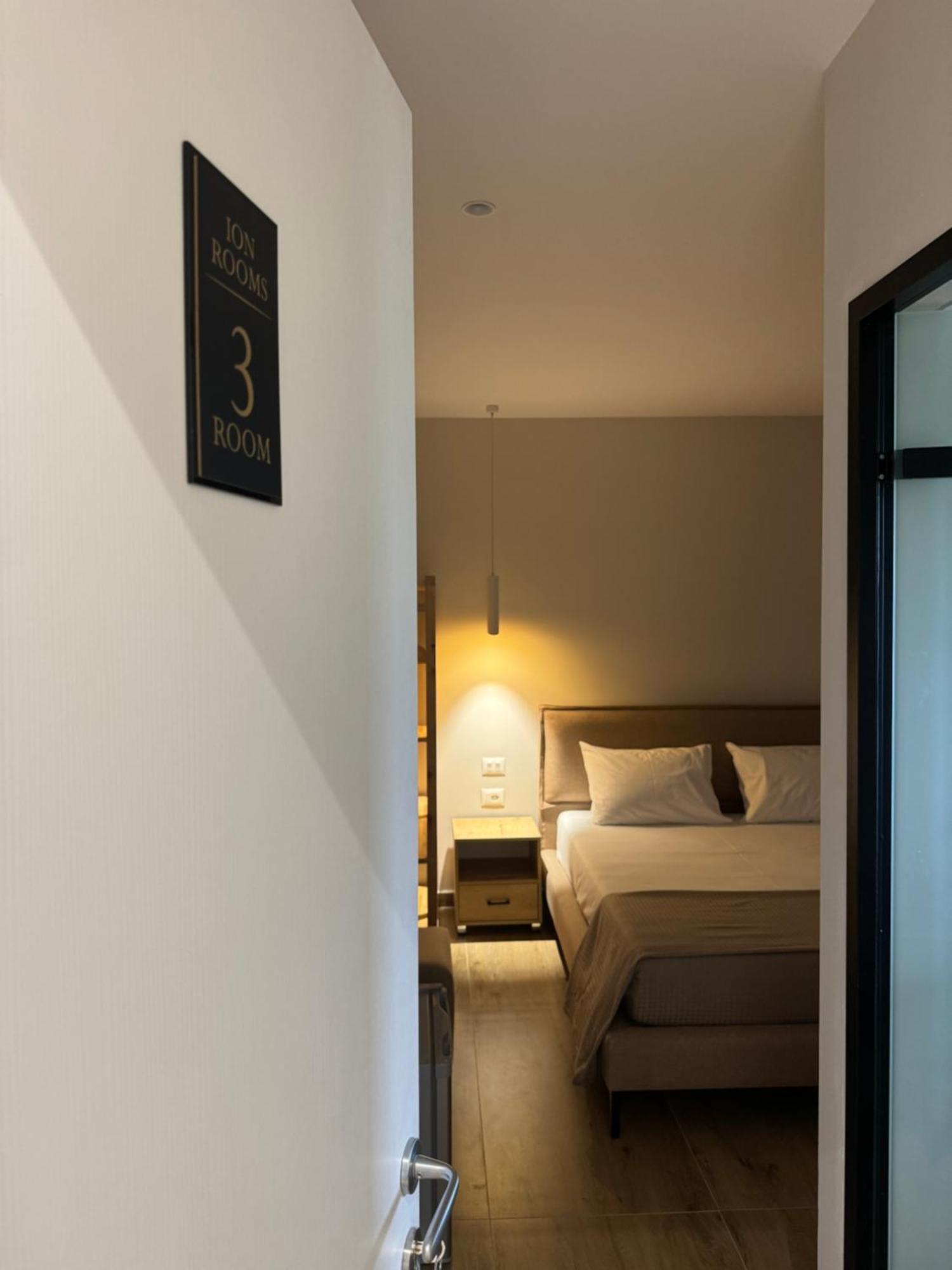 Ion Rooms Himare Buitenkant foto