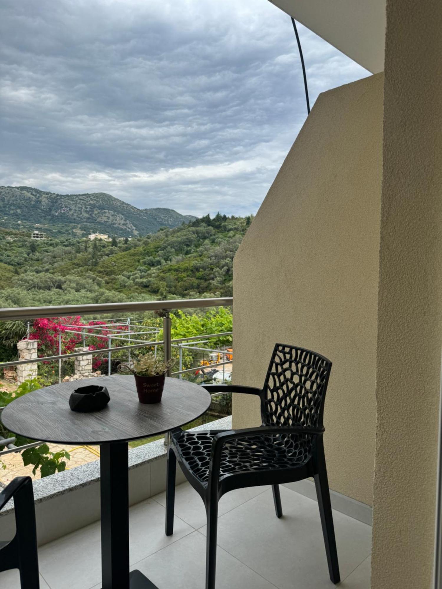 Ion Rooms Himare Buitenkant foto