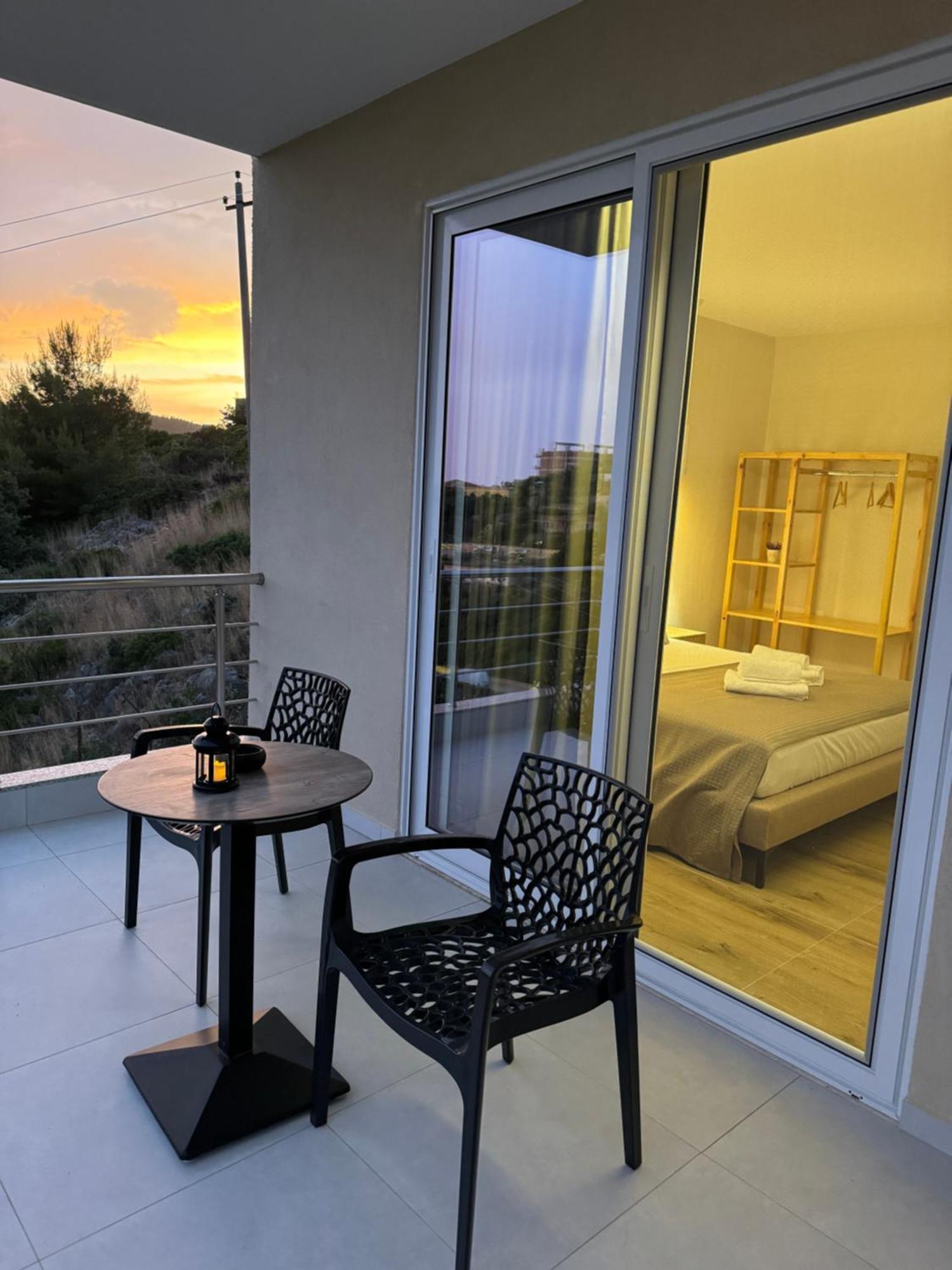 Ion Rooms Himare Buitenkant foto