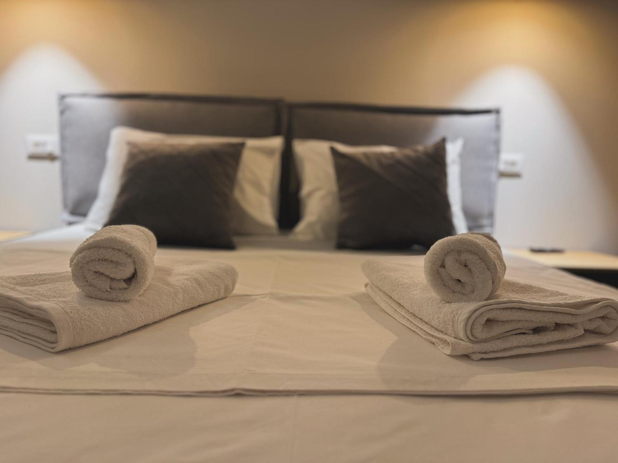 Ion Rooms Himare Buitenkant foto