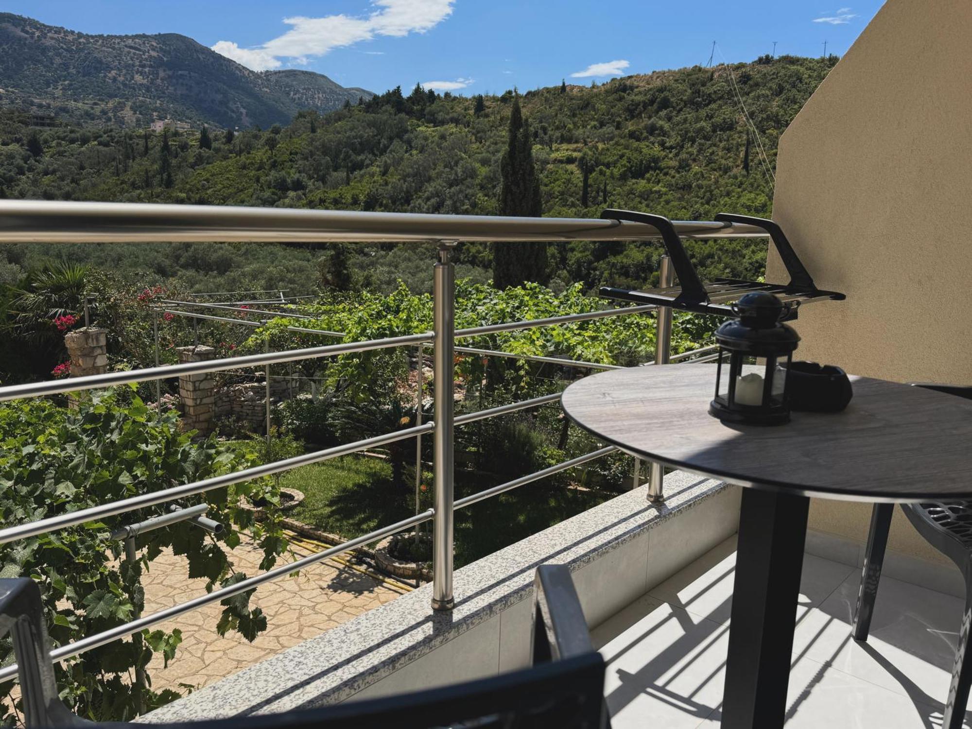 Ion Rooms Himare Buitenkant foto