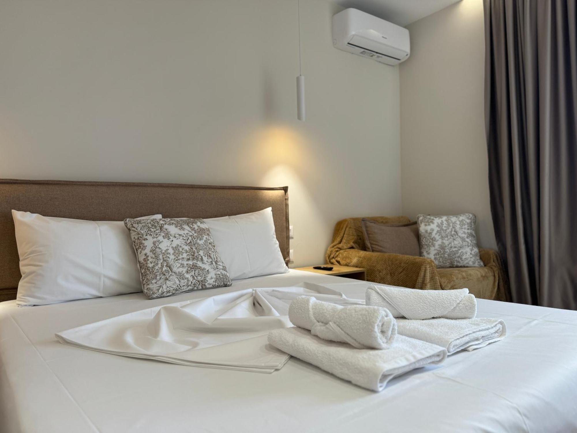 Ion Rooms Himare Buitenkant foto