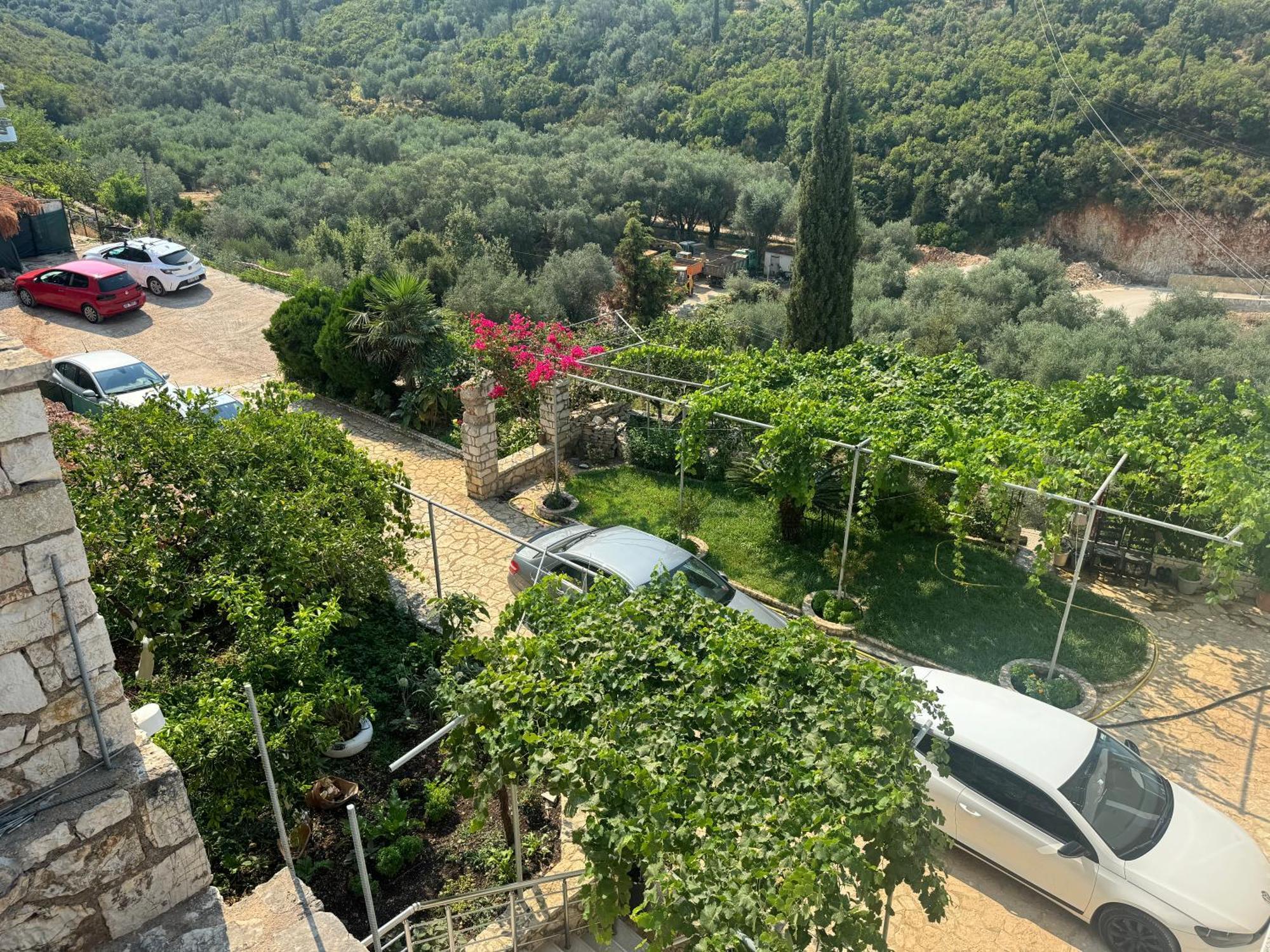 Ion Rooms Himare Buitenkant foto